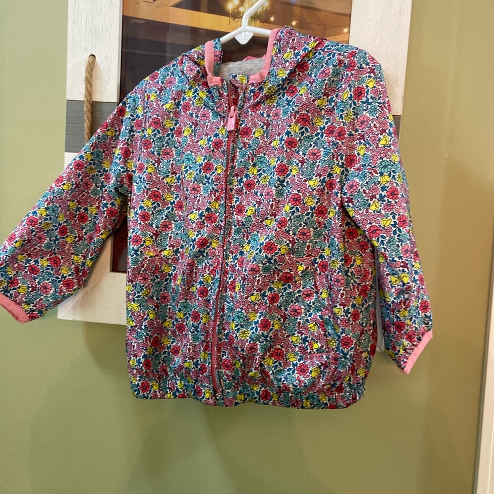 Light weight hooded jacket